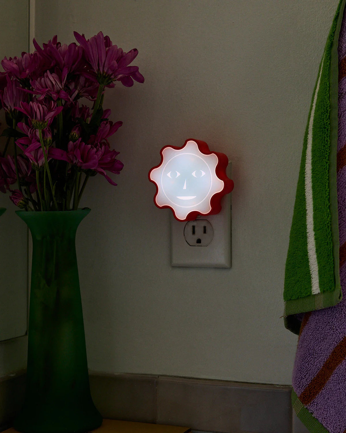 Red & Blue Everybody Night Light - Image 2