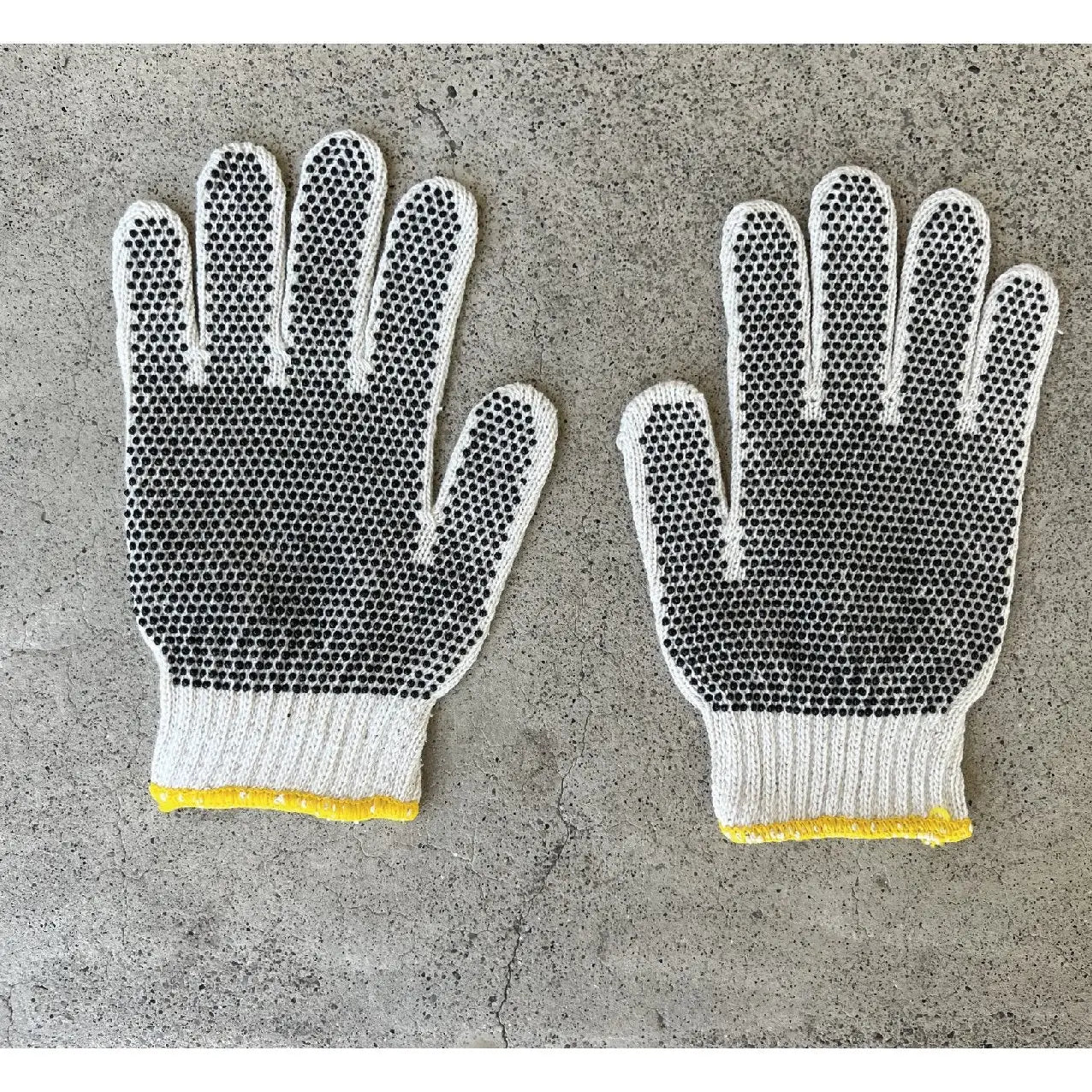 Heirloom Carrots Gardening Gloves - Image 3