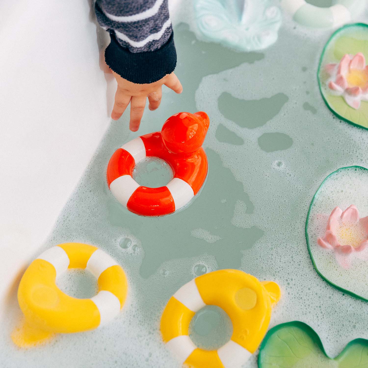 Red Floatie Duck Bath Toy - Image 5
